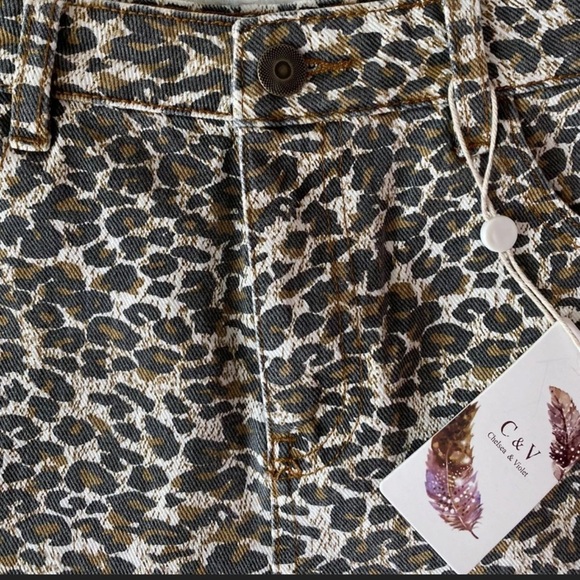 Chelsea & Violet Leopard Print Shorts SZ 25 - Picture 3 of 6